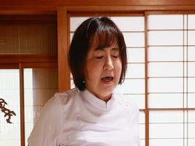 ぽっちゃり巨乳のおばちゃん按摩師　岡江みどり～癒やしの豊満ボディに包まれながら思いっきり中●ししたい　サンプル画像09